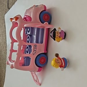 Fisher price little people bus with 2 characters.